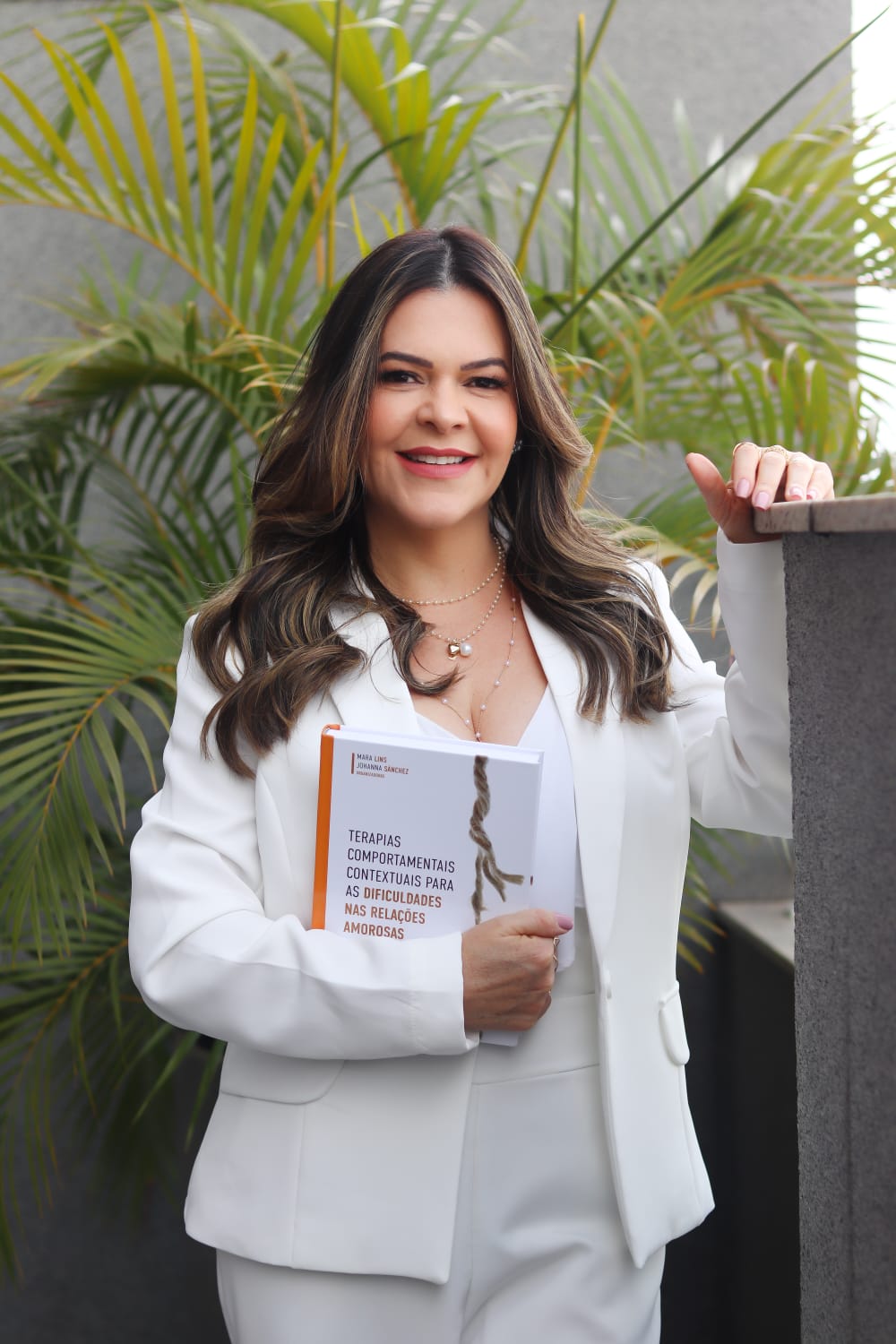 Almira Marques em área externa