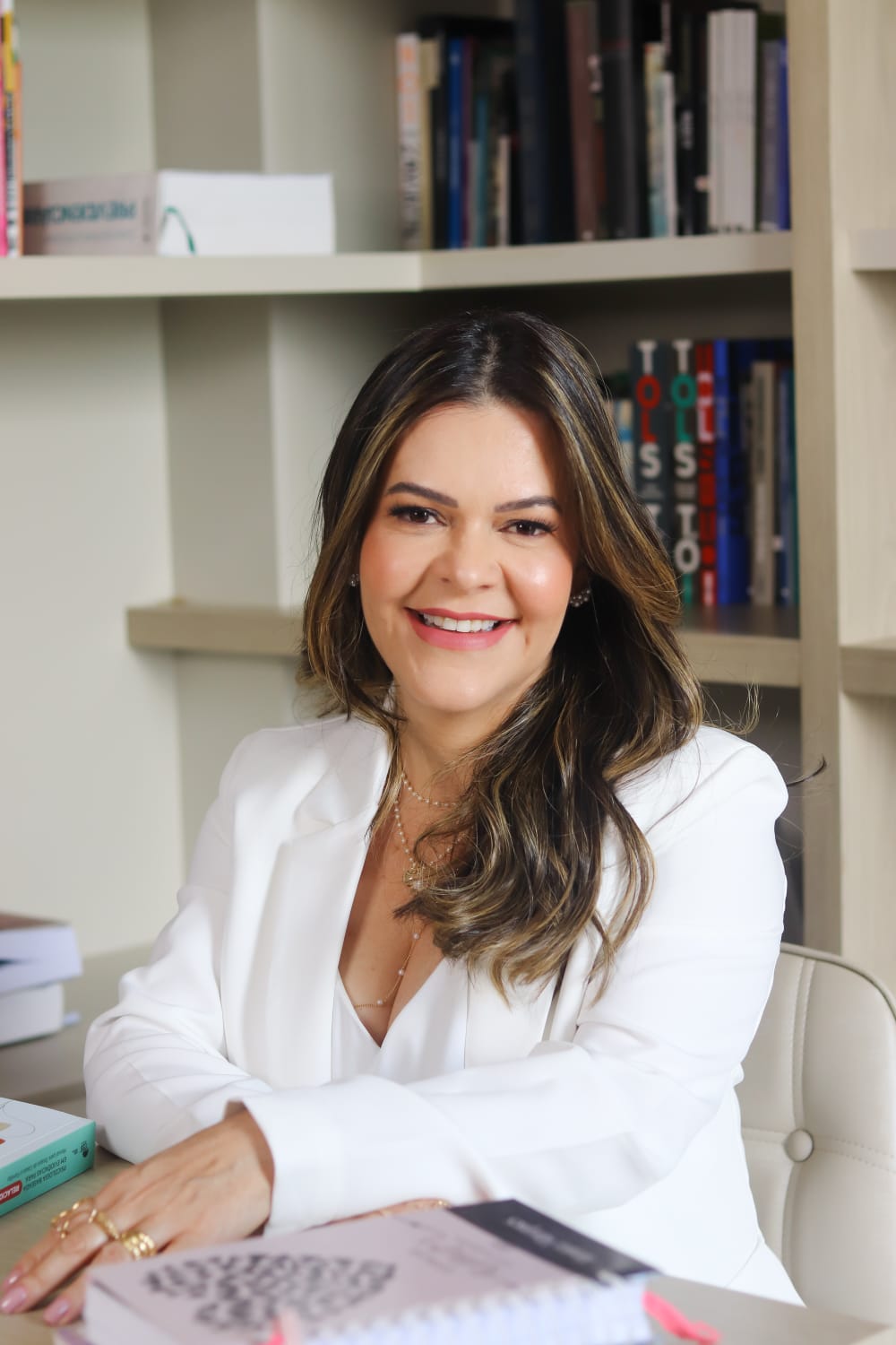 Almira Marques em seu espaço profissional